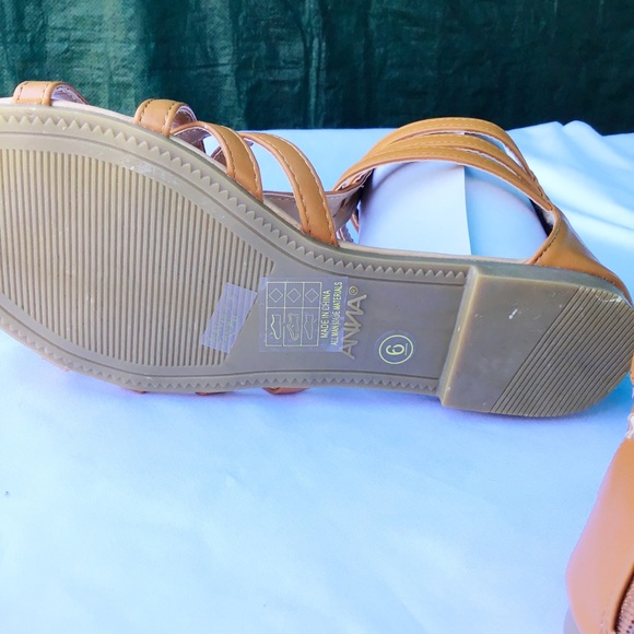 Gladiator sandals tan color size 6 - Picture 5 of 6